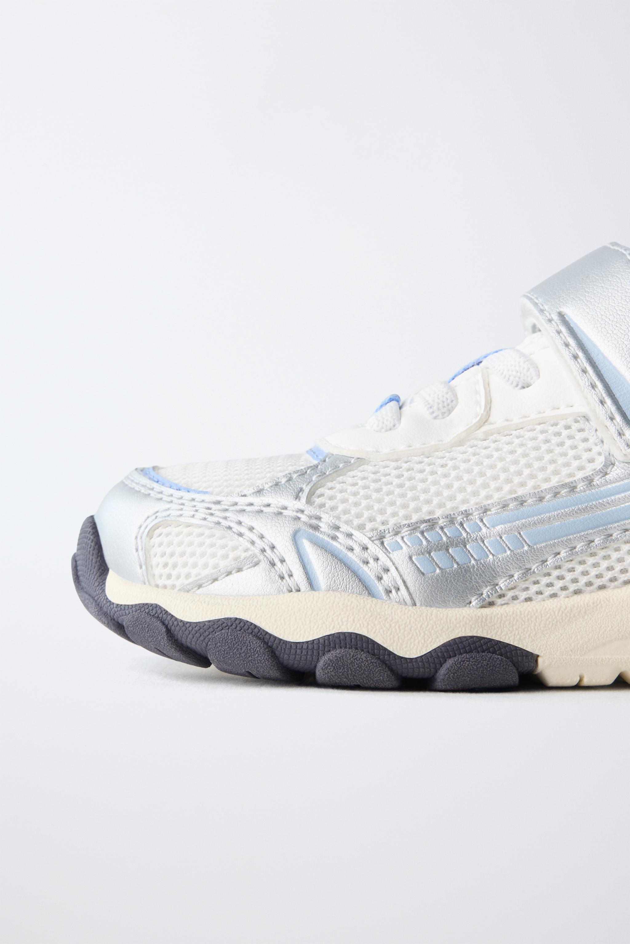 BAREFOOT SNEAKERS